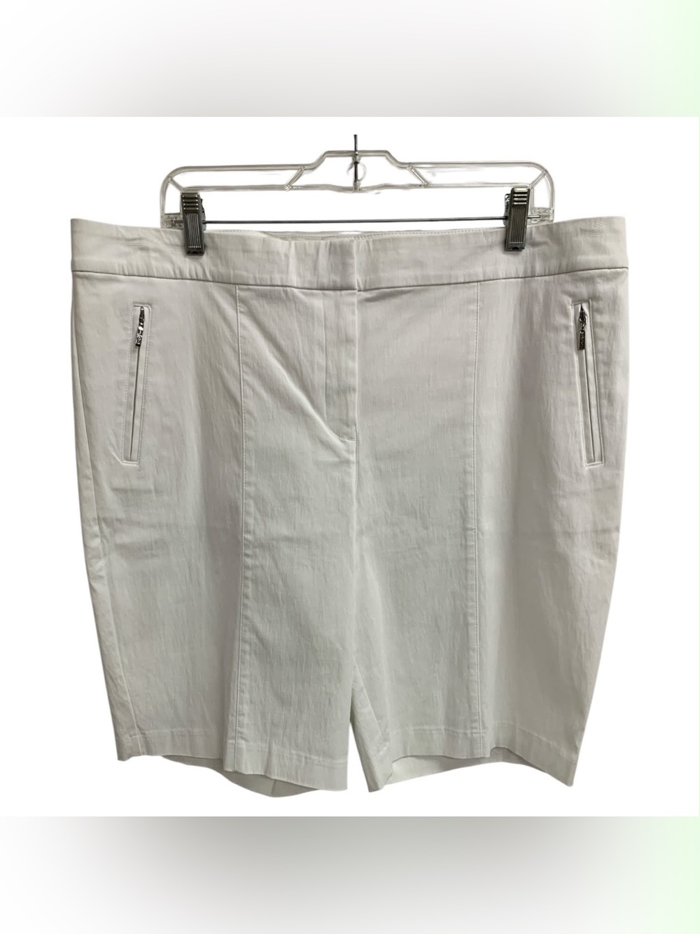Izod White Zip-Pocket Bermuda Shorts Size XL